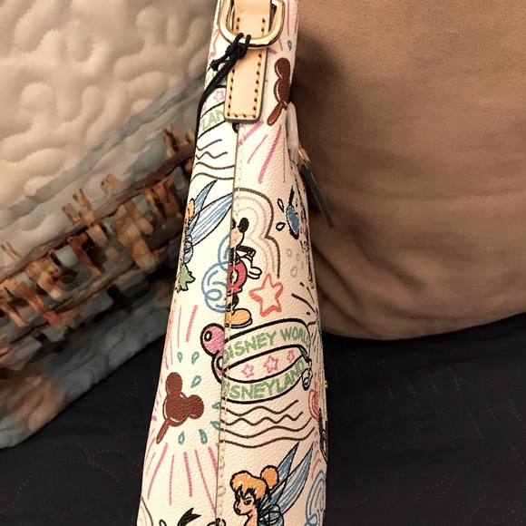 D&B Disney Sketch Crossbody NWT!!! 🥰 - Picture 4 of 6